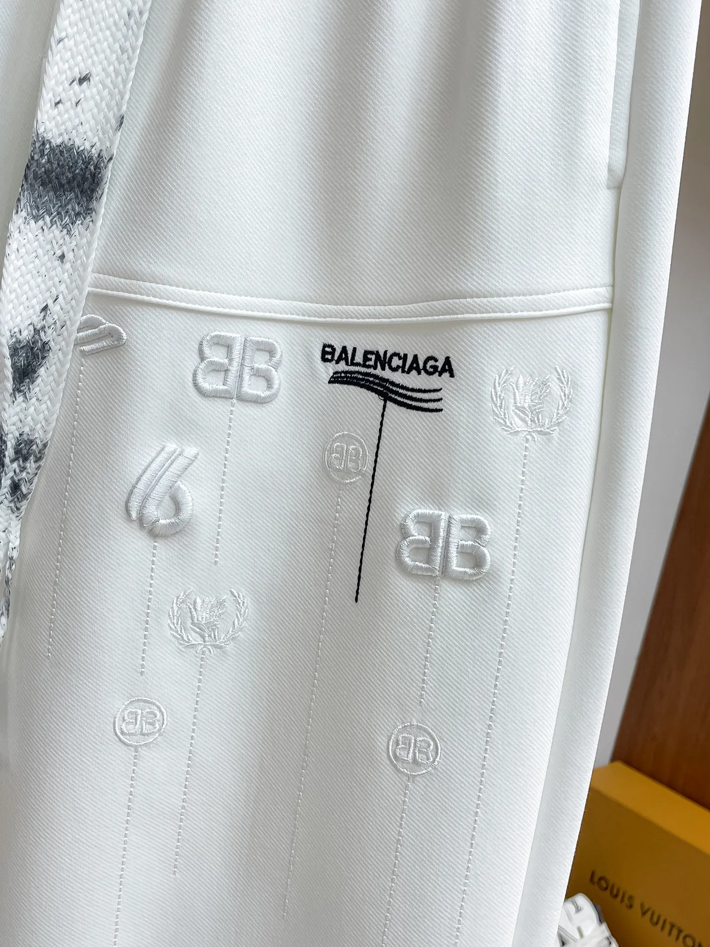 Balenciaga [High Version] 2026 Autumn and Winter latest products, available at counters at the same time, Original product, fashionable casual trousers and casual trousers, using imported original fabrics, top-grade embroidery 🪡 craft letter pattern logo, original hardware accessories decoration, simple yet fashionable, fashionable and handsome upper body, Sizes: M-3XL